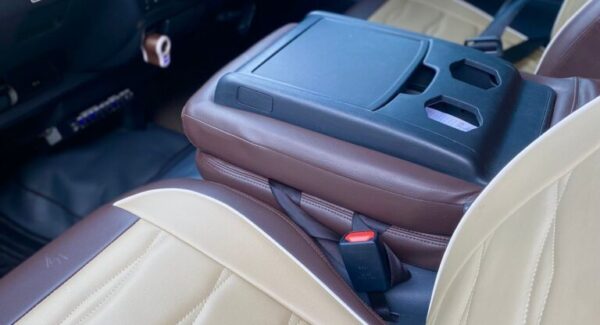 Hiace Commuter 15 Seats (1)